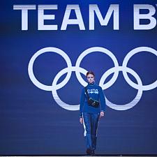 отмечает 30-летие 111