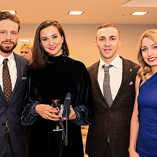 отмечает 30-летие 38