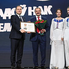 отмечает 30-летие 55