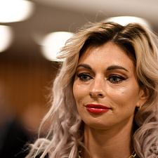 отмечает 30-летие 43