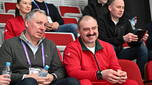 Виктор Лукашенко посетил матч с участием белорусских хоккеистов в Приморье