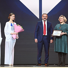 отмечает 30-летие 83