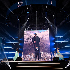 отмечает 30-летие 74