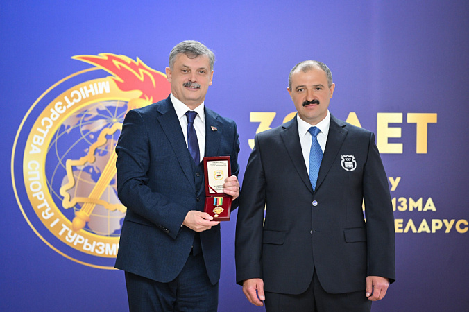 Президент НОК Виктор Лукашенко поздравил Минспорт с 30-летием