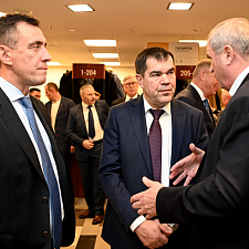 отмечает 30-летие 31