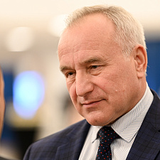 отмечает 30-летие 15