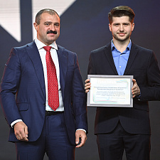 отмечает 30-летие 96