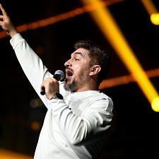 отмечает 30-летие 69