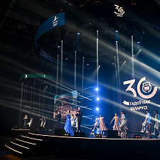 отмечает 30-летие 64