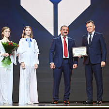 отмечает 30-летие 99