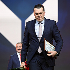 отмечает 30-летие 94