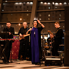 отмечает 30-летие 11