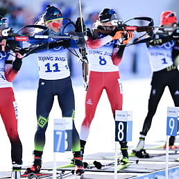 18.02.2022 биатлон масс-старт женщины. Анна Сола и Динара Алимбекова