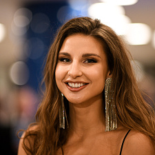 отмечает 30-летие 16