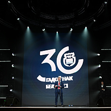 отмечает 30-летие 46