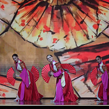 отмечает 30-летие 109