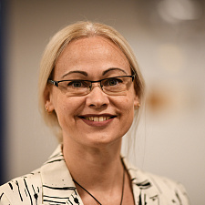 отмечает 30-летие 17