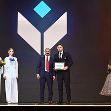 отмечает 30-летие 91