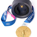 Залаты медаль XXXII летніх Алімпійскіх гульняў у Токіа 2020 Івана Літвіновіча (скачкі на батуце)