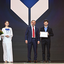 отмечает 30-летие 97