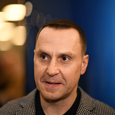 отмечает 30-летие 28