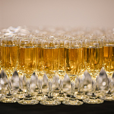 отмечает 30-летие 1