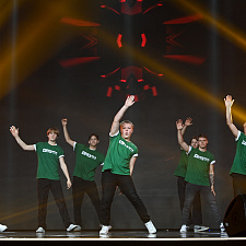 отмечает 30-летие 66