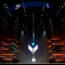 отмечает 30-летие 105