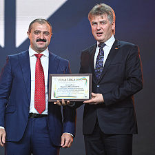 отмечает 30-летие 87