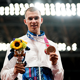 2021.08.02 Легкая атлетика. Церемония награждения Максима Недосекова