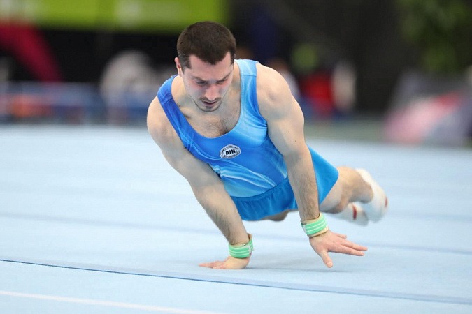 Егор Шарамков победил на этапе КМ по спортивной гимнастике в Баку