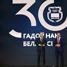 отмечает 30-летие 50