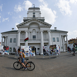 Фотовыставка «НОК Беларуси – 30 лет» открылась на площади Свободы